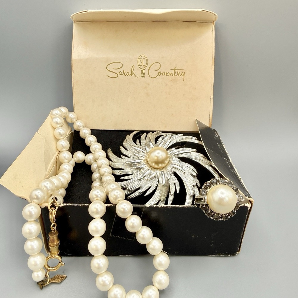 Vintage Sarah Coventry Box Set Faux Pearl Necklace Brooch Ring Gold Silver Tones